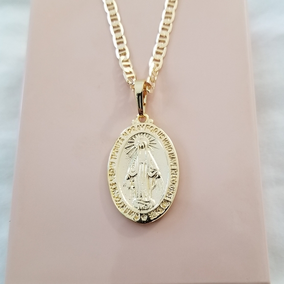 Virgin Mary medallion necklace. 18k GF chain,New - Picture 3 of 5